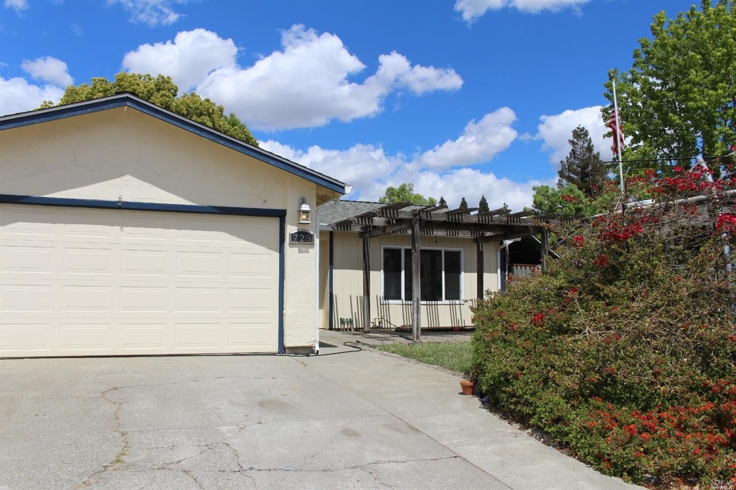 Property Photo:  725 Northampton Drive  CA 95687