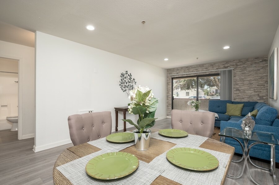 Property Photo:  4041 Oakcrest Dr 107  CA 92105 