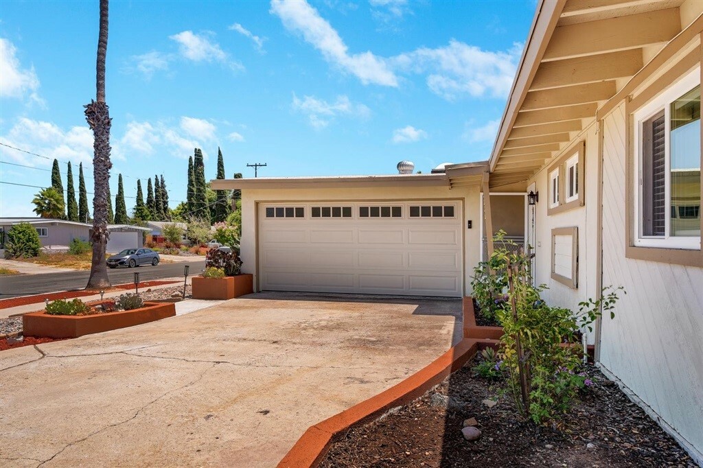 Property Photo: 5550 Dugan Ave CA 91942