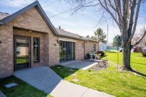 Property Photo: 928 E Summit Avenue 404 MN 56537