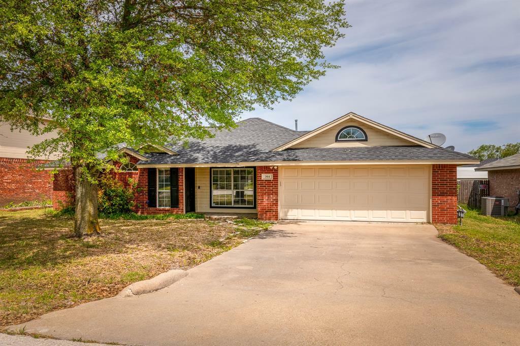 Property Photo:  304 Ridge Hollow Trail  TX 76084 