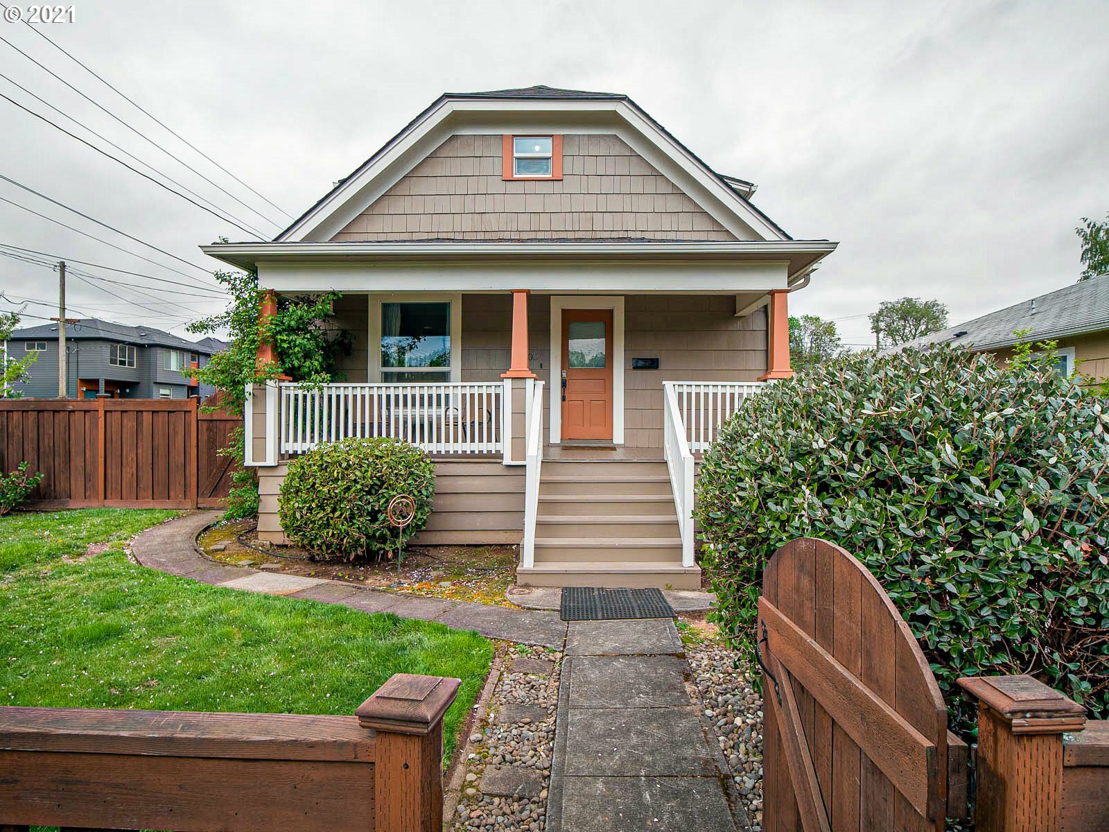 Property Photo:  7405 N Newell Ave  OR 97203 