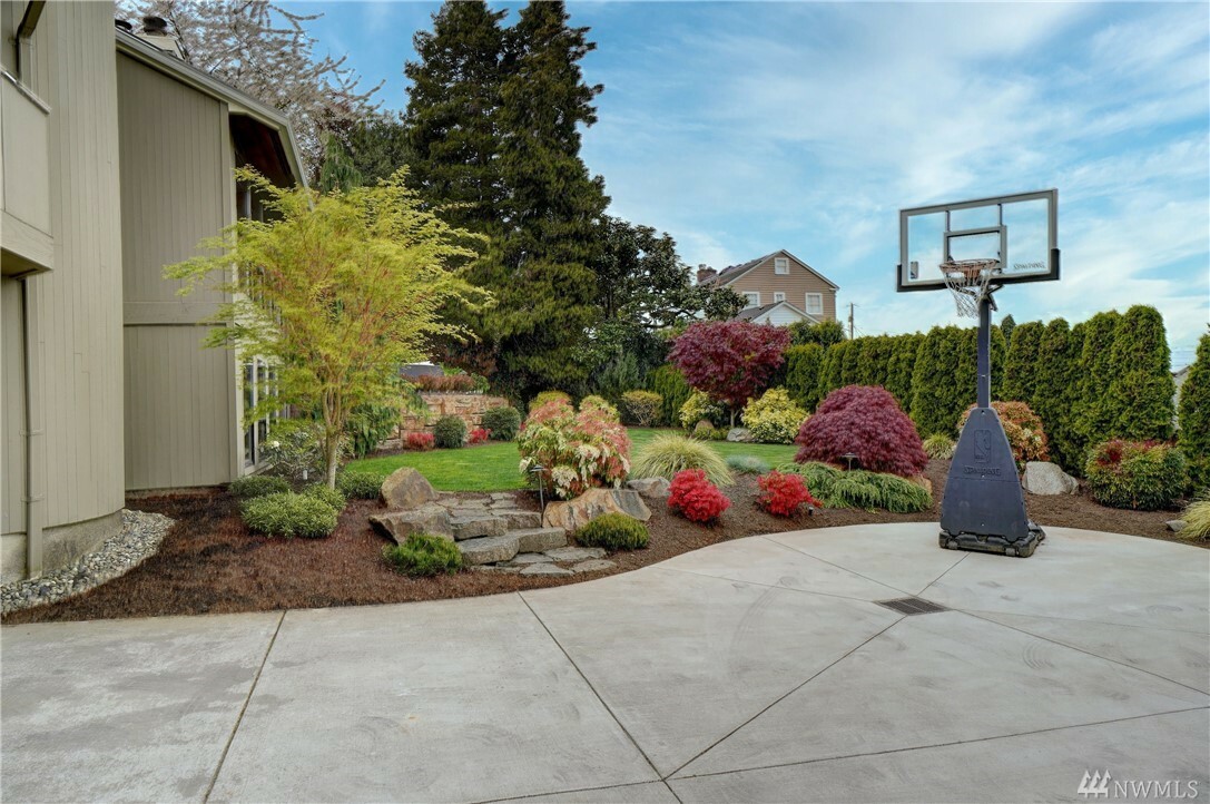 Property Photo:  3412 Bell Ave  WA 98201 