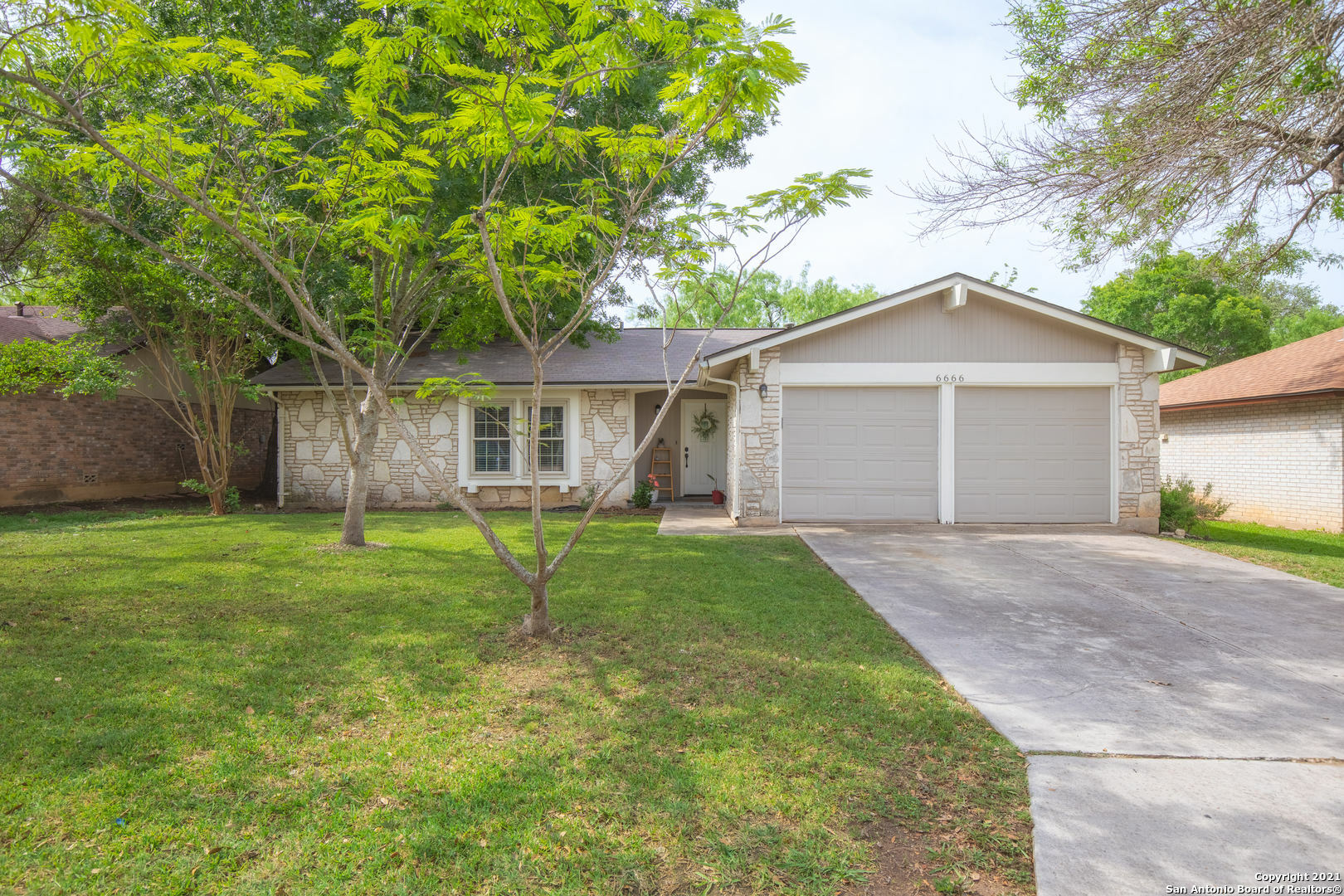 Property Photo:  6666 Country Field Dr  TX 78240 