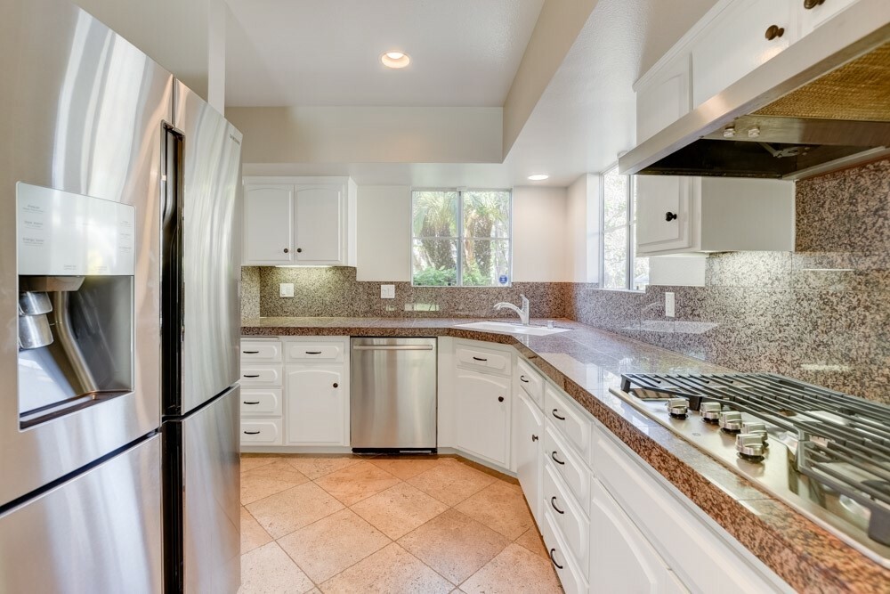 Property Photo: 322 N Sierra CA 92075