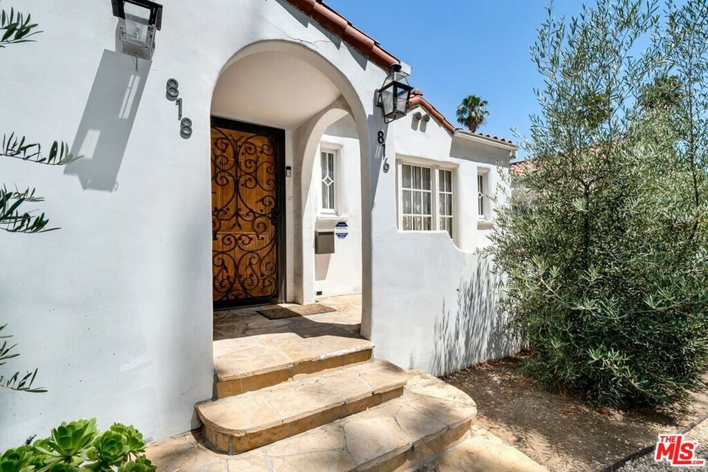 Property Photo:  816 N McCadden Place  CA 90038 