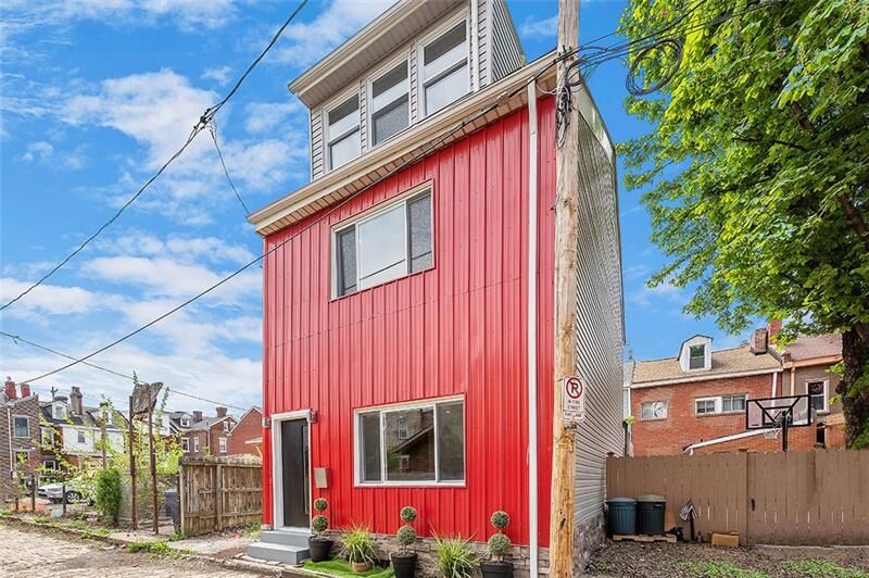 Property Photo:  148 Holly  PA 15201 