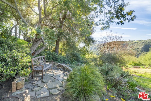 Property Photo:  20756 Hillside Drive  CA 90290 