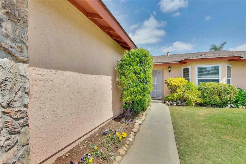 Property Photo: 12235 Buckskin Trail CA 92064