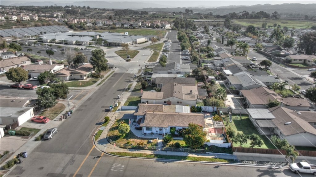 Property Photo: 5008 El Mirlo Dr CA 92057
