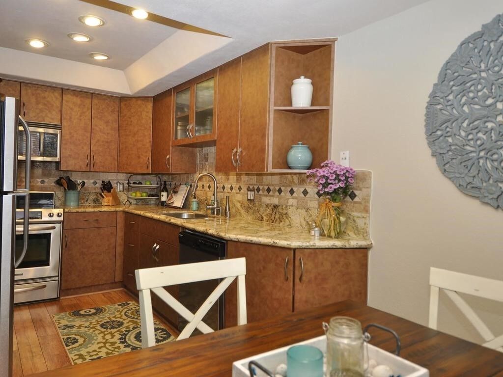 Property Photo: 2352 Altisma Way 6 CA 92009