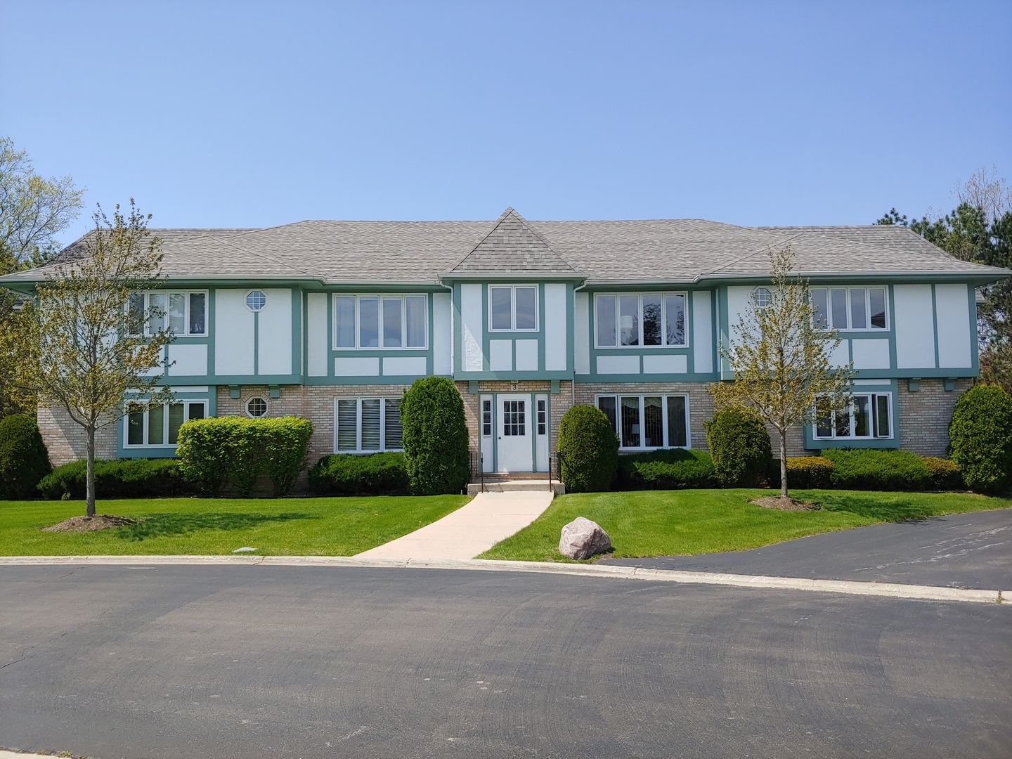 Property Photo: 3 Saint Moritz Drive 101 IL 60464