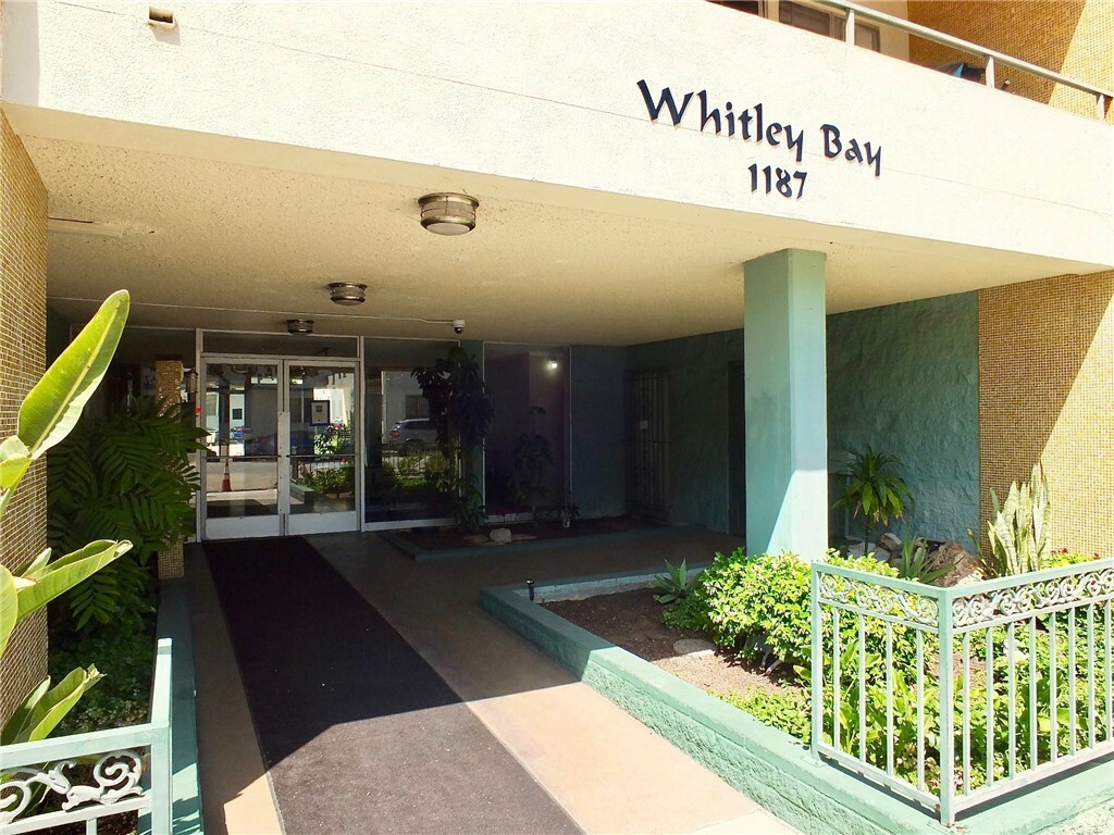 Property Photo: 1187 E 3rd Street 107 CA 90802