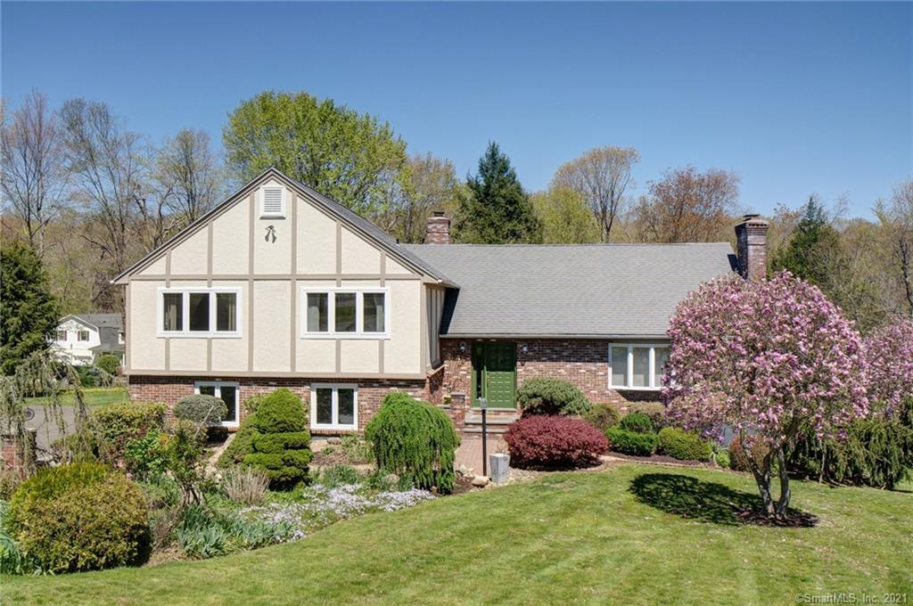 Property Photo:  16 Molleur View Drive  CT 06403 