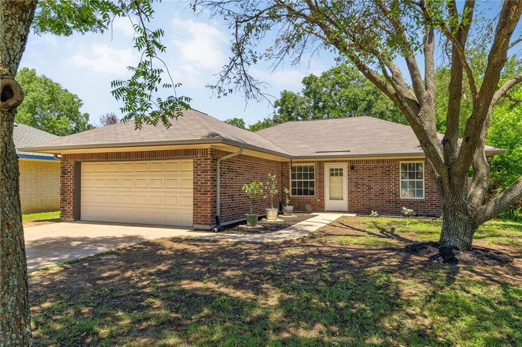 Property Photo:  606 Bentwood Drive  TX 78641 