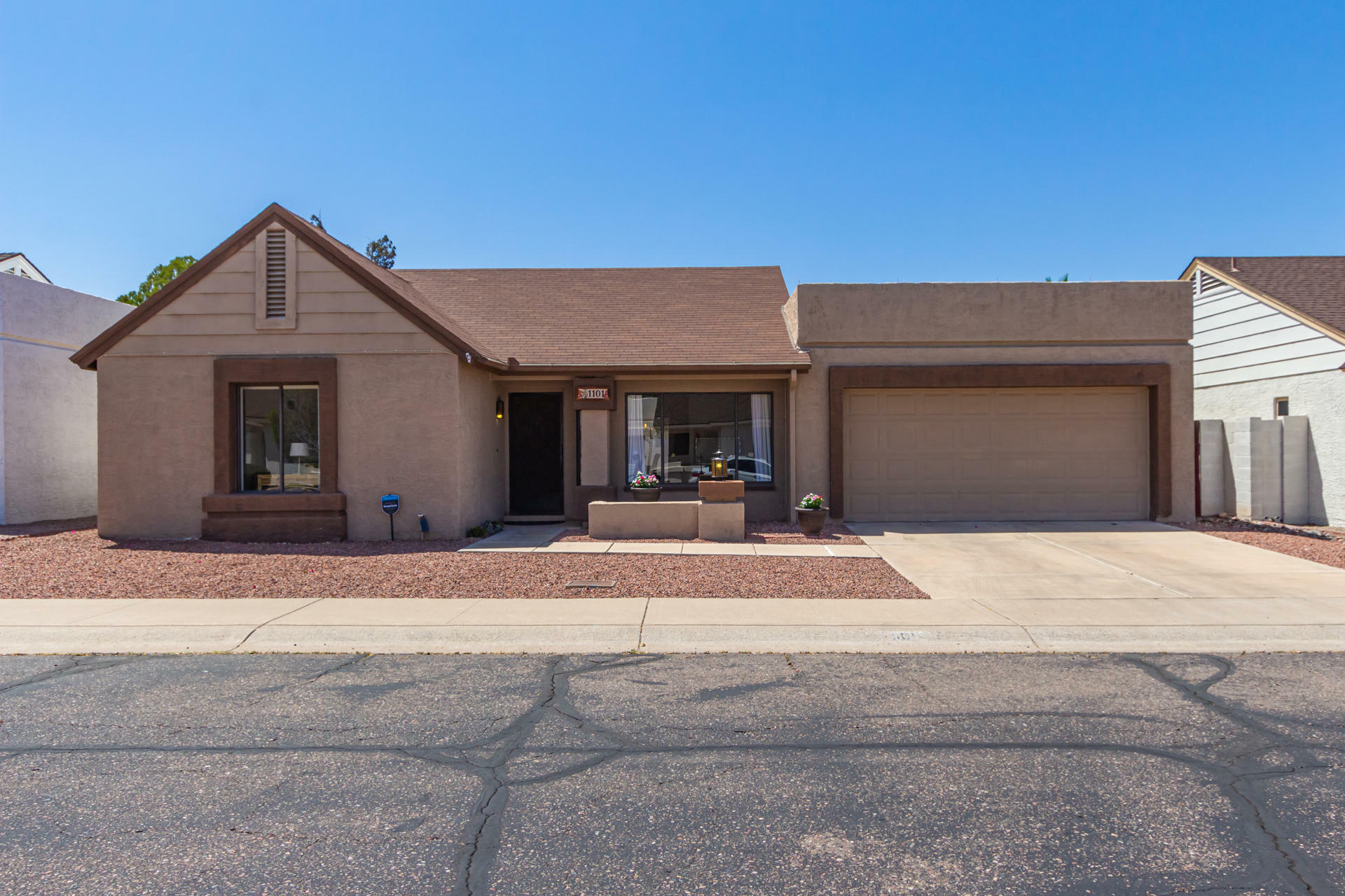 Property Photo:  1101 E Wagoner Road  AZ 85022 