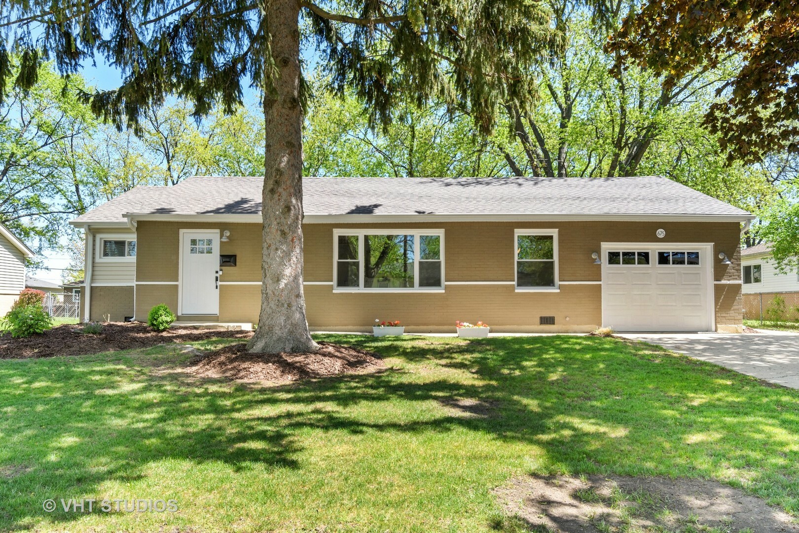 Property Photo:  675 Mohave Street  IL 60169 