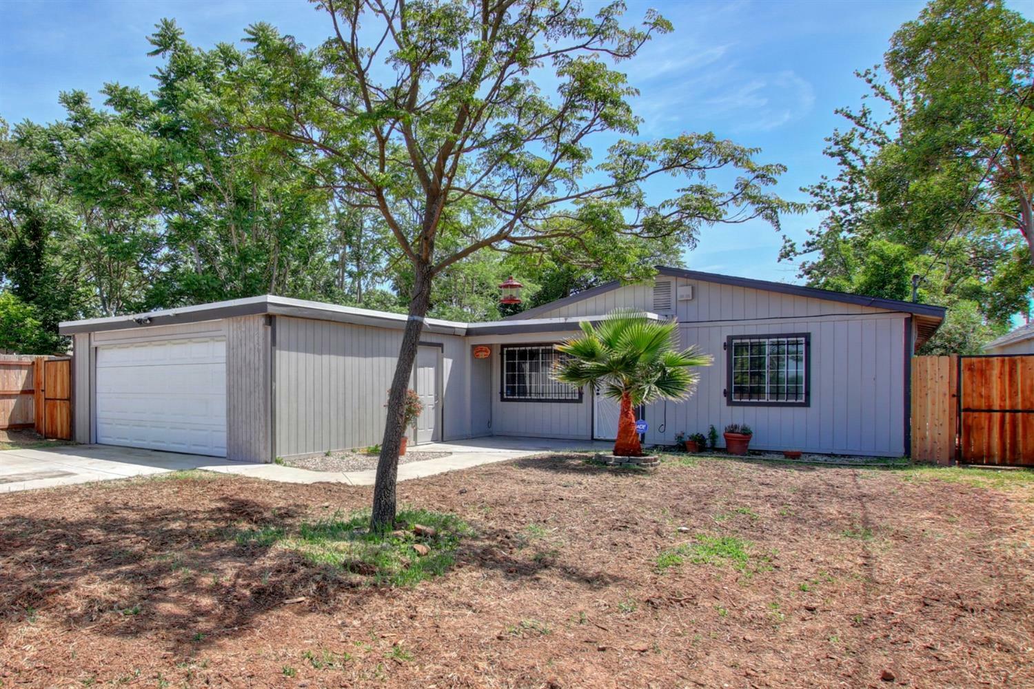 Property Photo:  946 Carmelita Avenue  CA 95838 