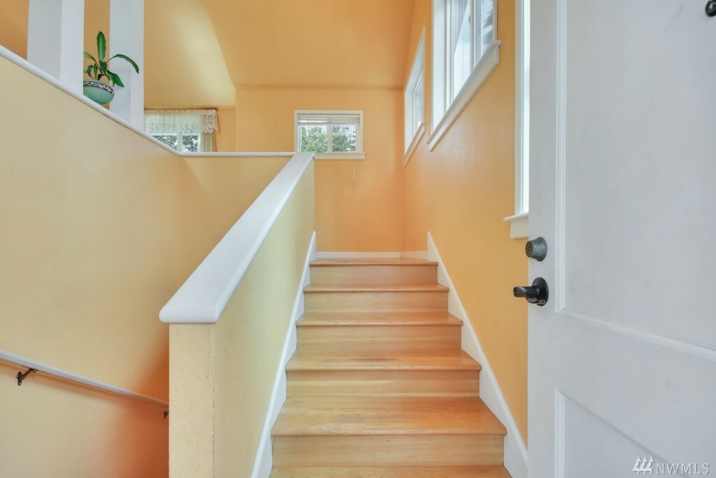 Property Photo: 9273 Ithaca Place S WA 98118