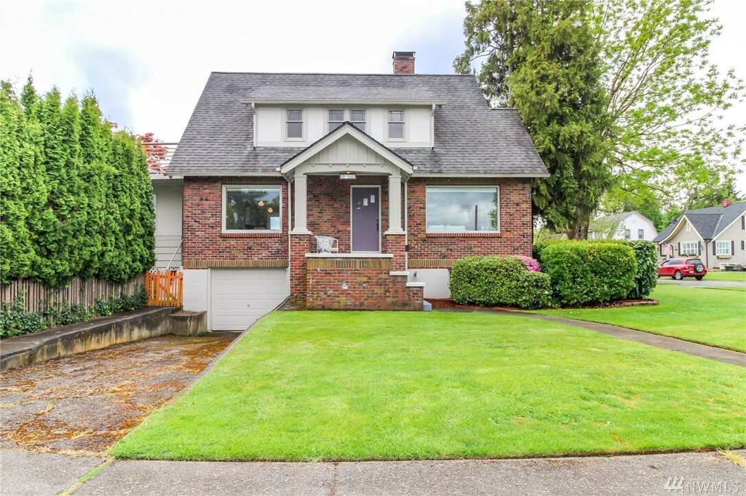 Property Photo:  1802 Main St  WA 98390 