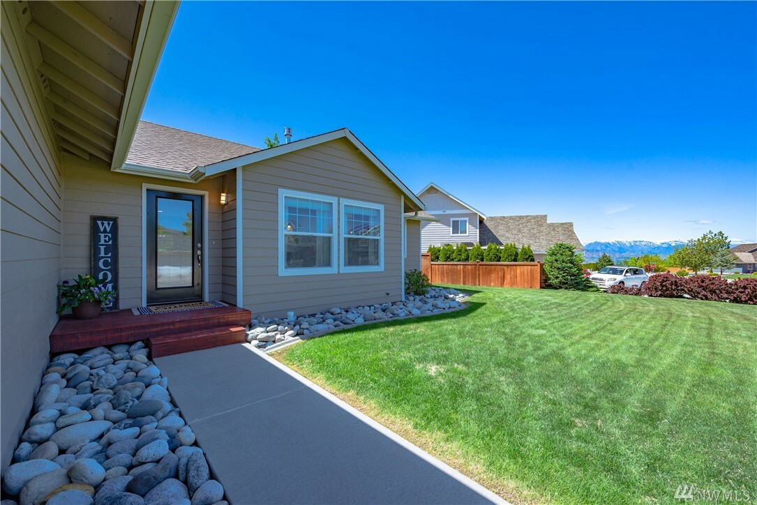 Property Photo: 2383 Herndon Dr WA 98802