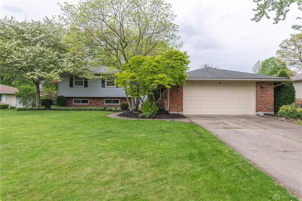 Property Photo: 8160 Longcreek Drive OH 45458