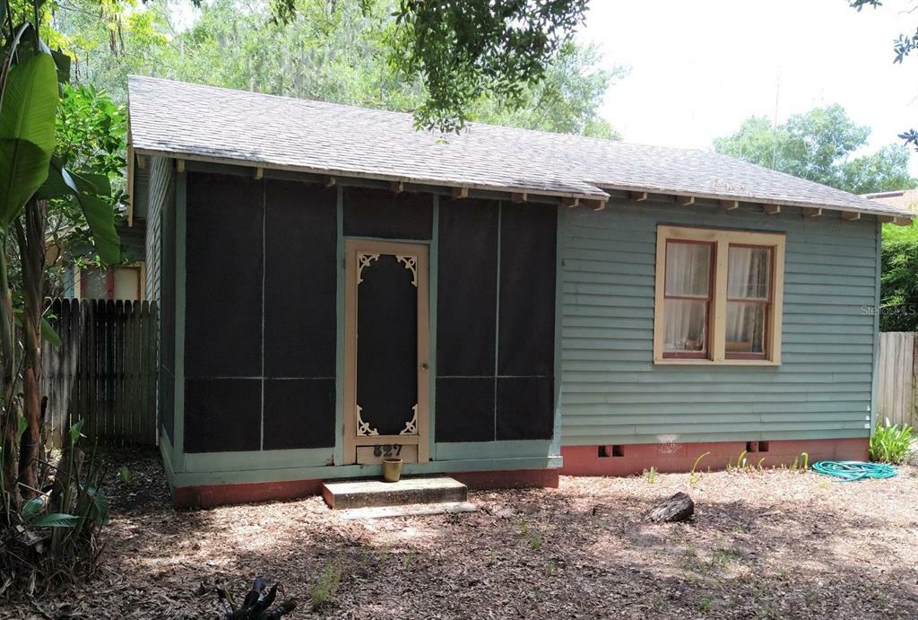 Property Photo:  827 Main Street  FL 34786 