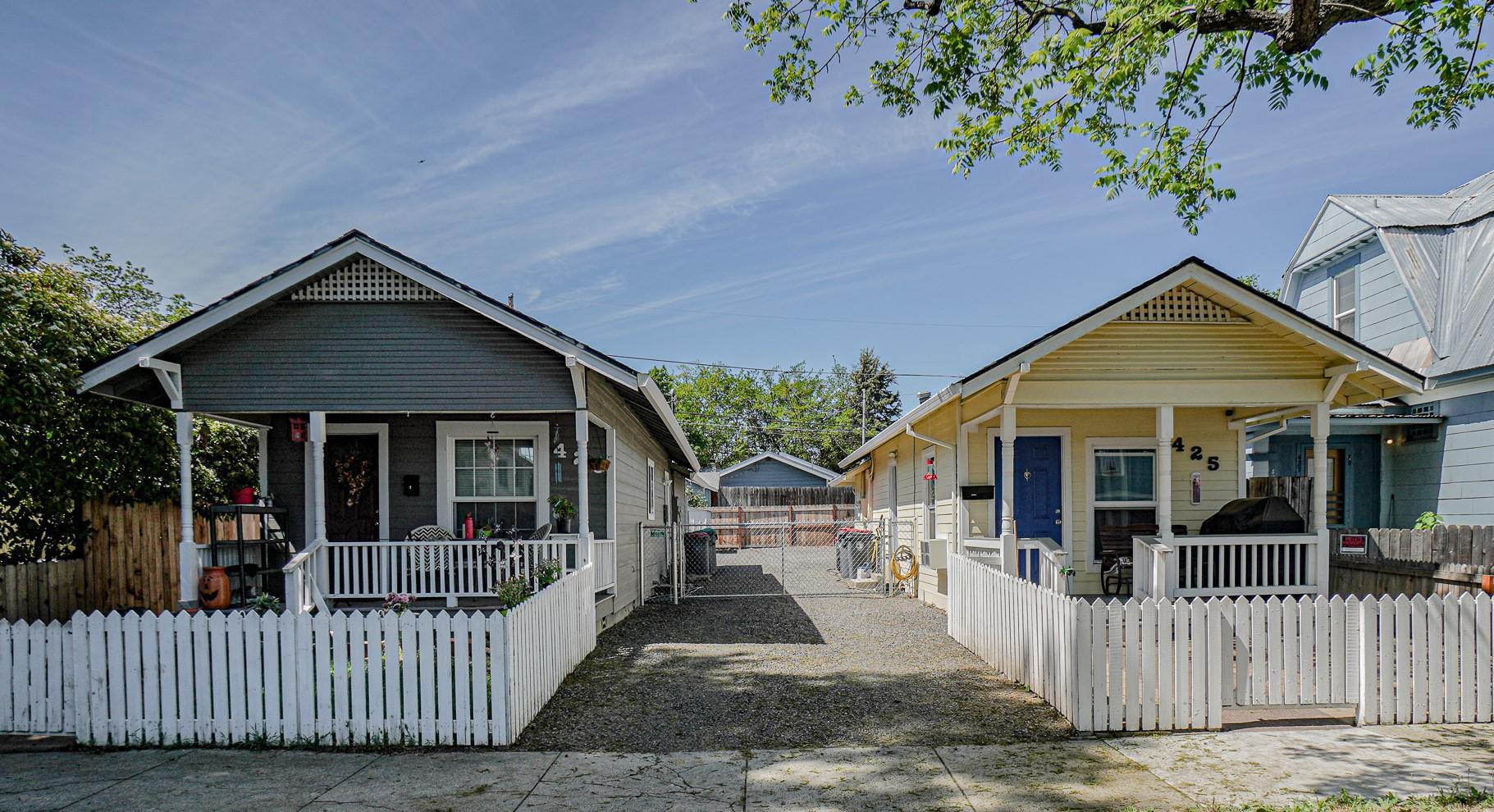 Property Photo: 423, 425 N Grape Street OR 97501