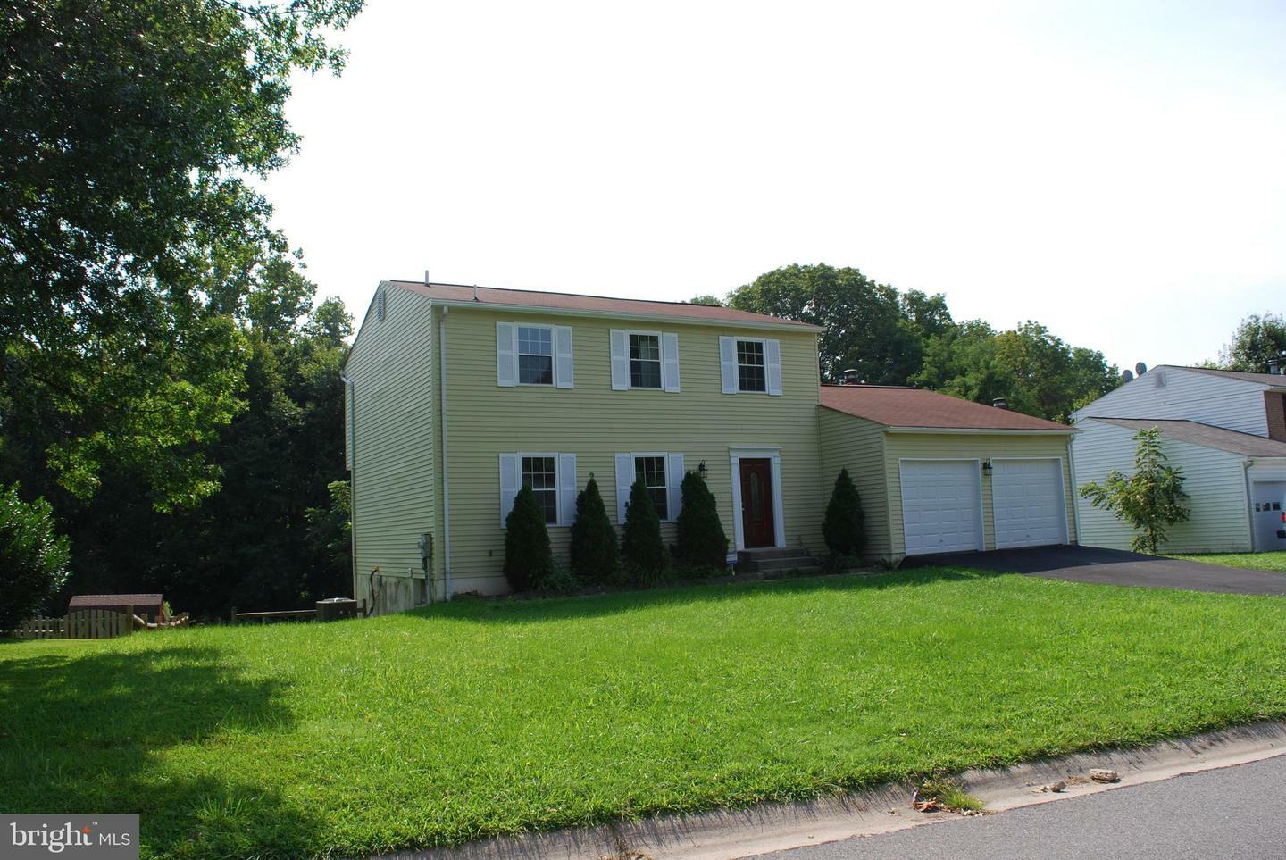 Property Photo:  19829 Bramble Bush Drive  MD 20879 