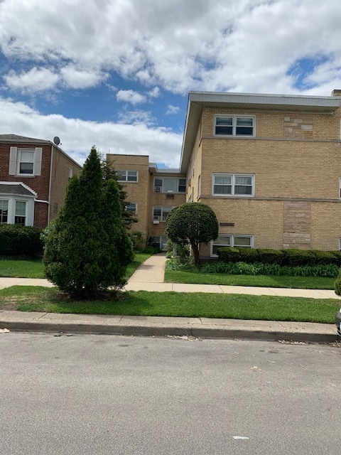 Property Photo: 2649 W Summerdale Avenue 2N IL 60625