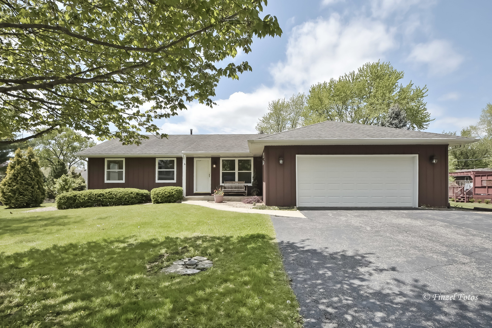 Property Photo: 2509 S Michael Court IL 60051