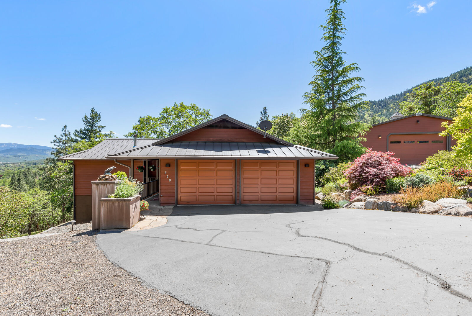 Property Photo: 248 Timberlake Drive OR 97520