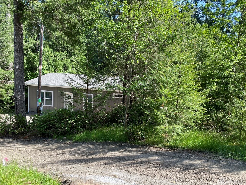 Property Photo:  330 E Dartmoor Dr  WA 98584 