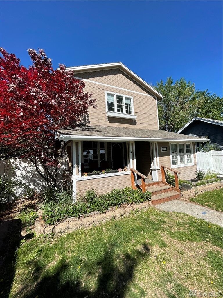 Property Photo: 17 Birch St N WA 98841