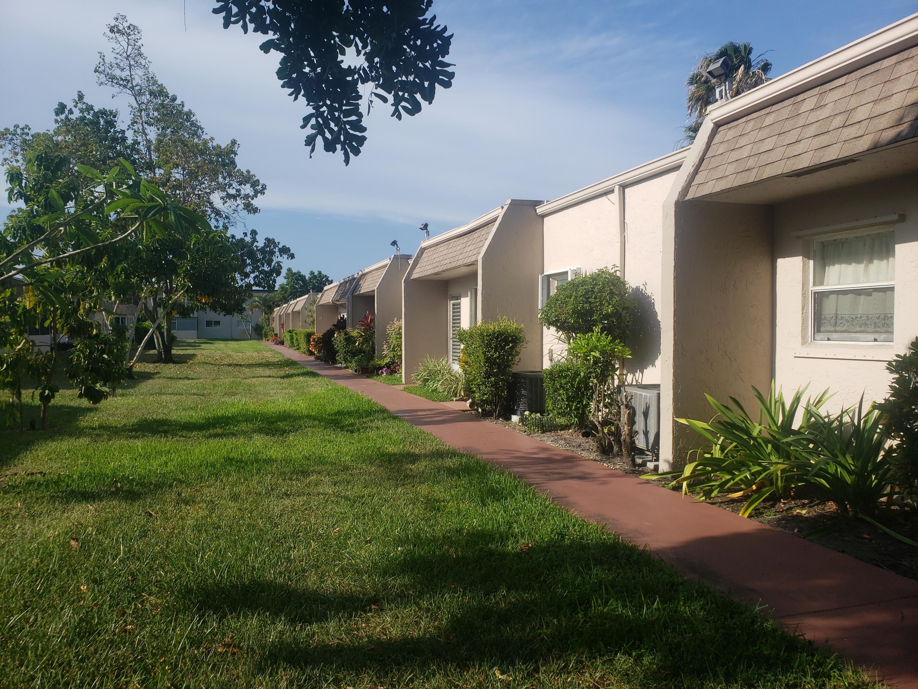 Property Photo: 400 Bonnie Boulevard 152 FL 33461