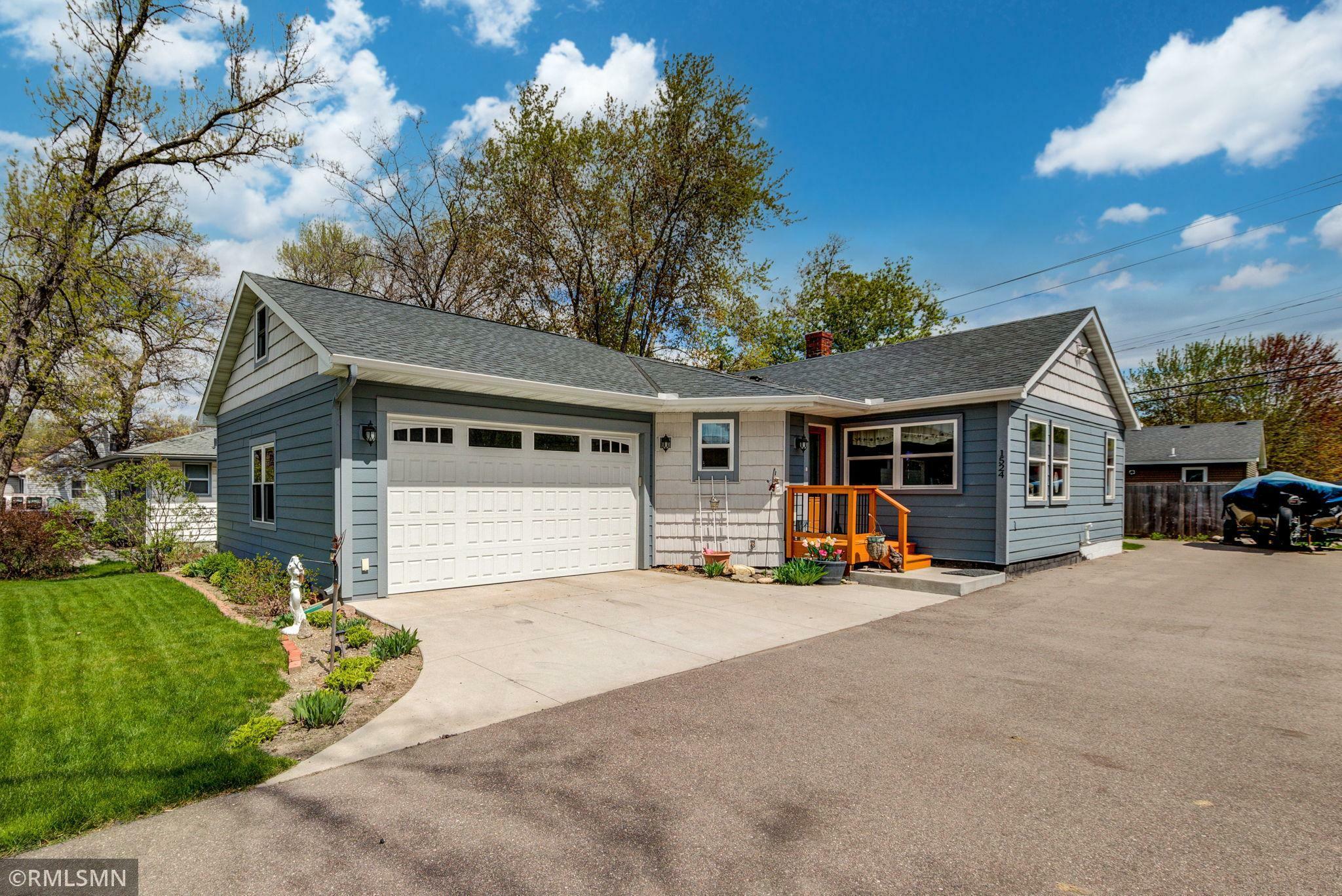 Property Photo:  1524 Mendelssohn Avenue N  MN 55427 