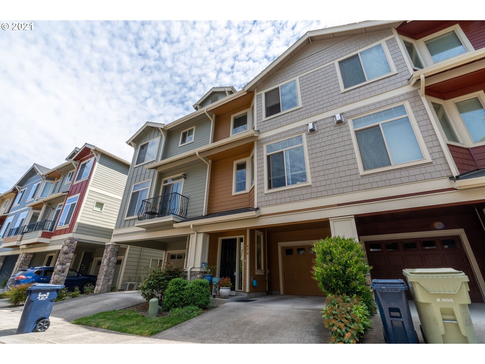 Property Photo: 410 NE Patricia Ann Pl OR 97006