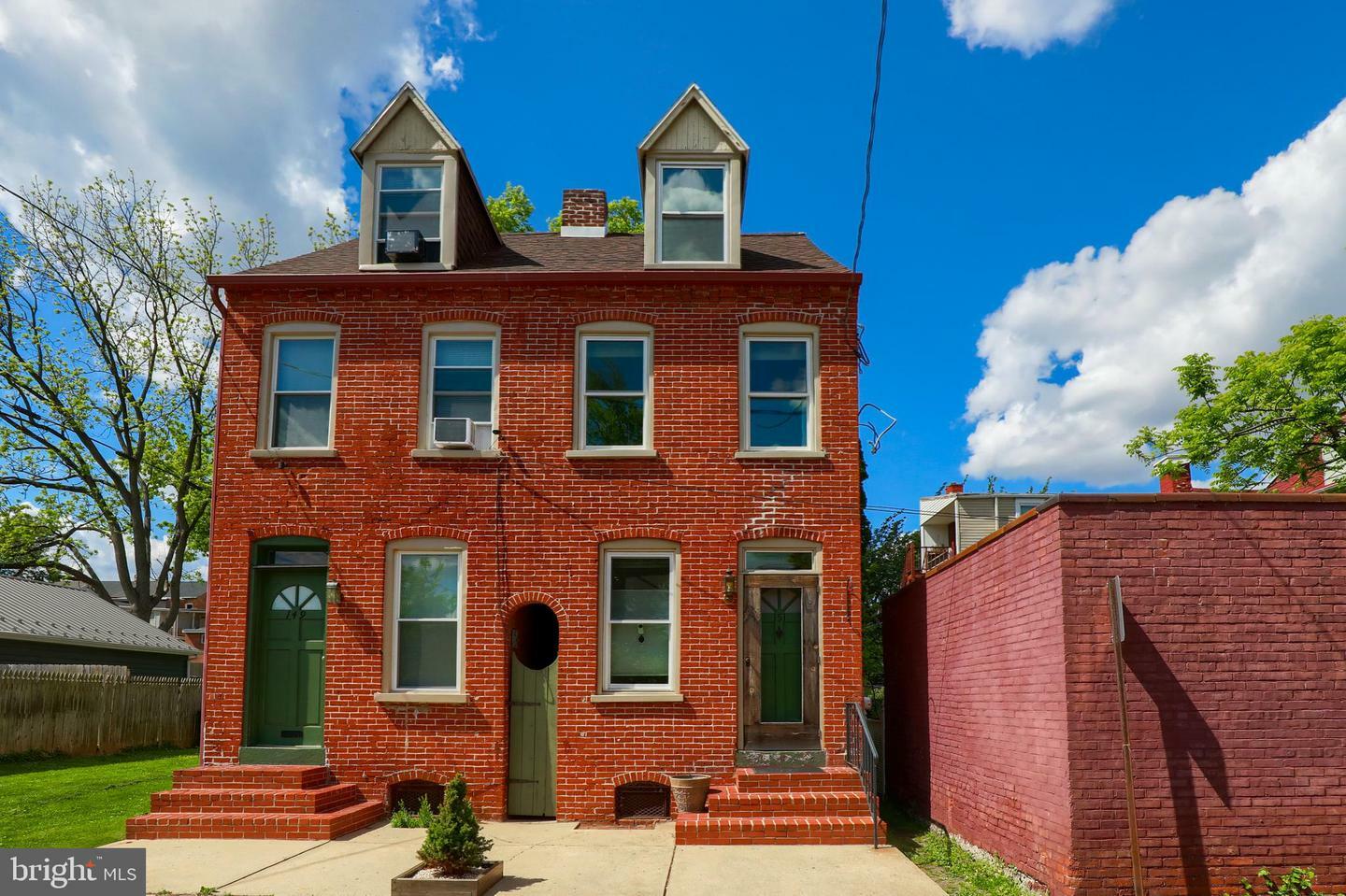 Property Photo:  151 E Madison Street  PA 17602 