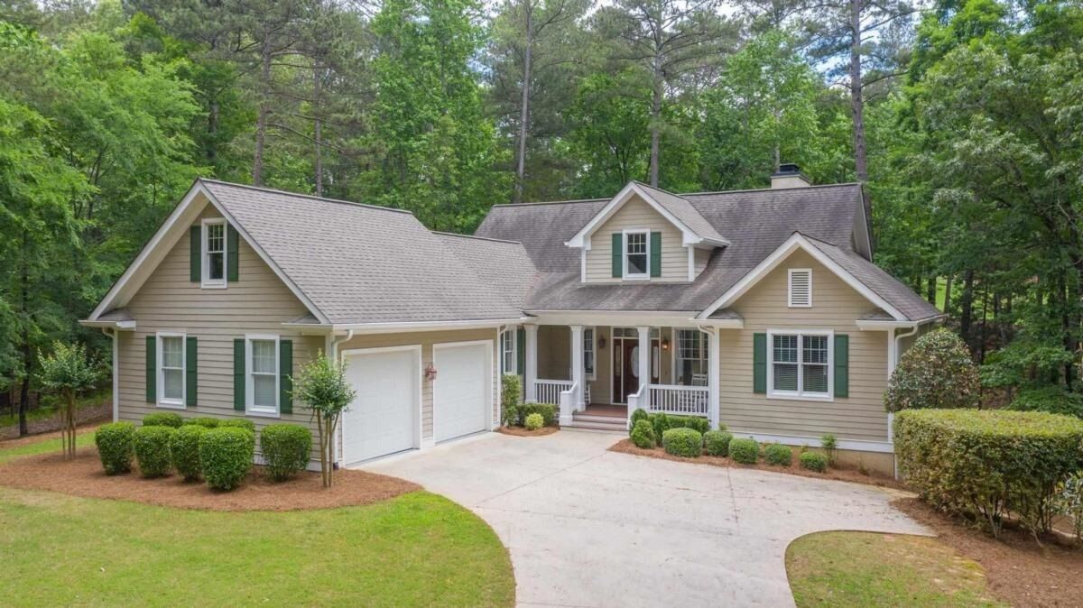 Property Photo: 1271 Cedar Ridge Drive GA 30642