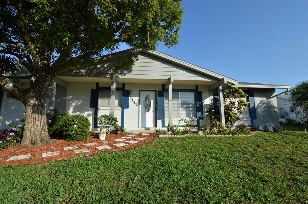 Property Photo:  5143 Lazy Lake Circle  FL 32821 