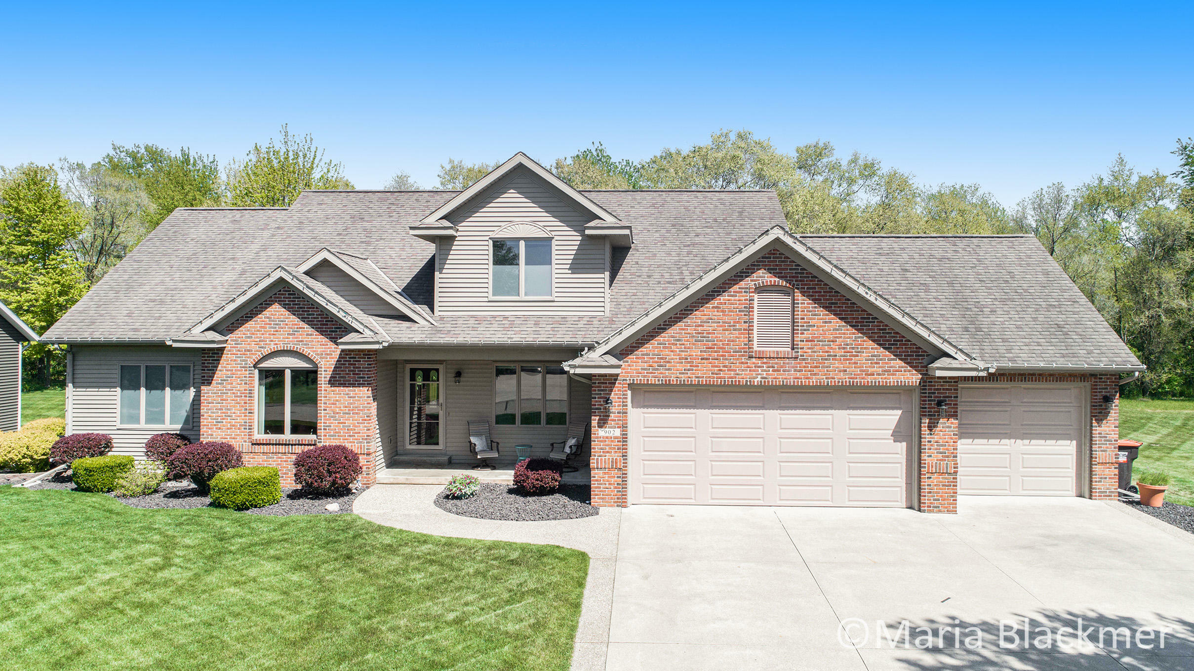 Property Photo: 902 E Bluff Court MI 49464