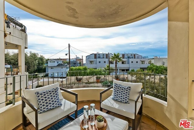 Property Photo:  255 Main Street 207  CA 90291 