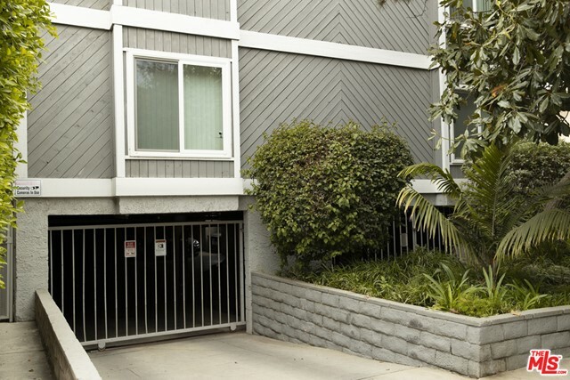 Property Photo:  5020 Tilden Avenue D  CA 91423 