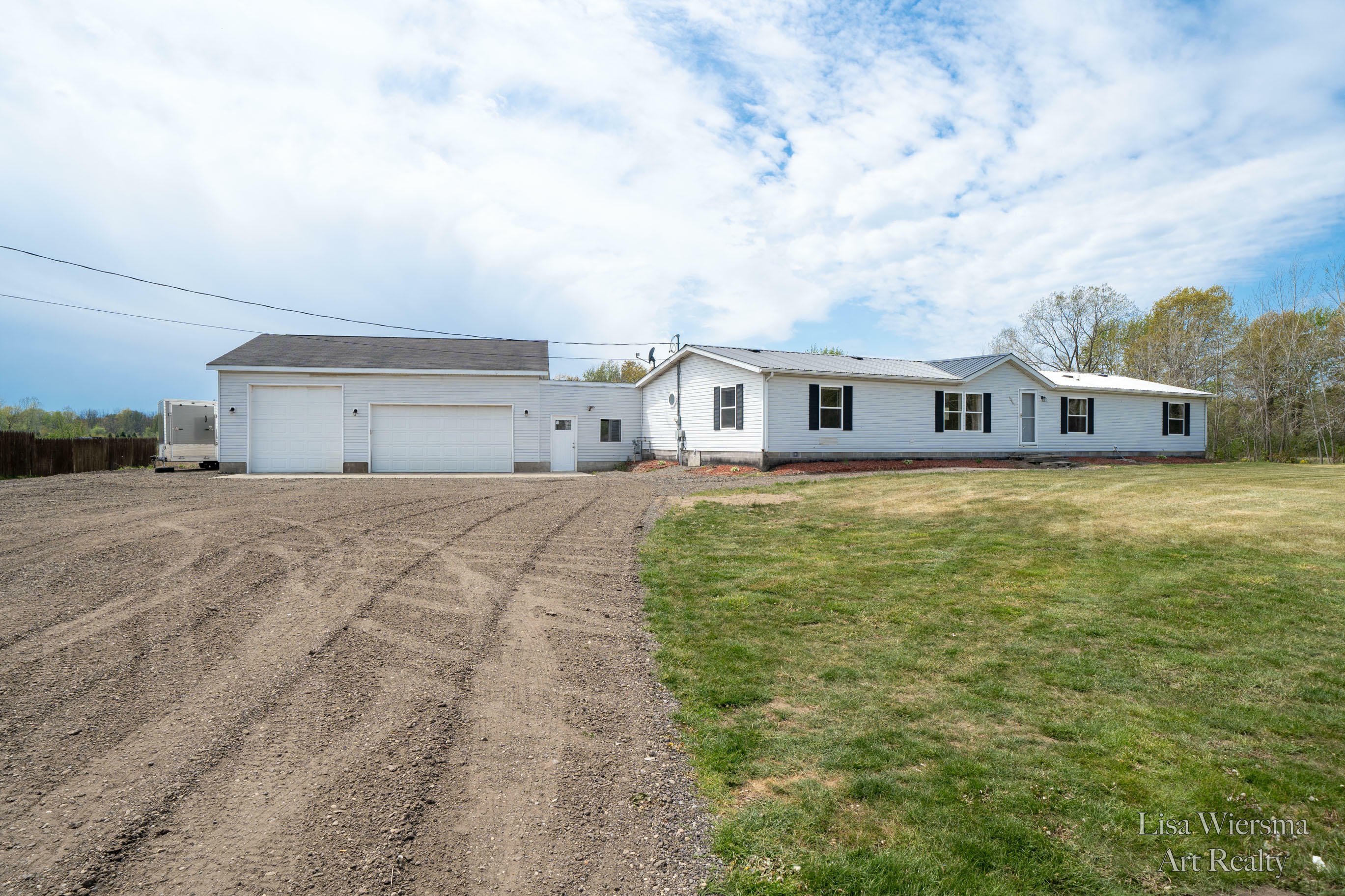 Property Photo:  10461 Wydeck Drive  MI 49417 