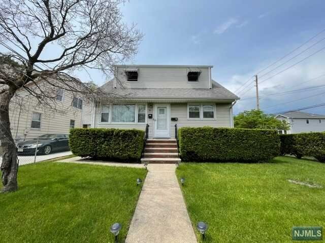 Property Photo:  94 Huron Avenue 2  NJ 07013 