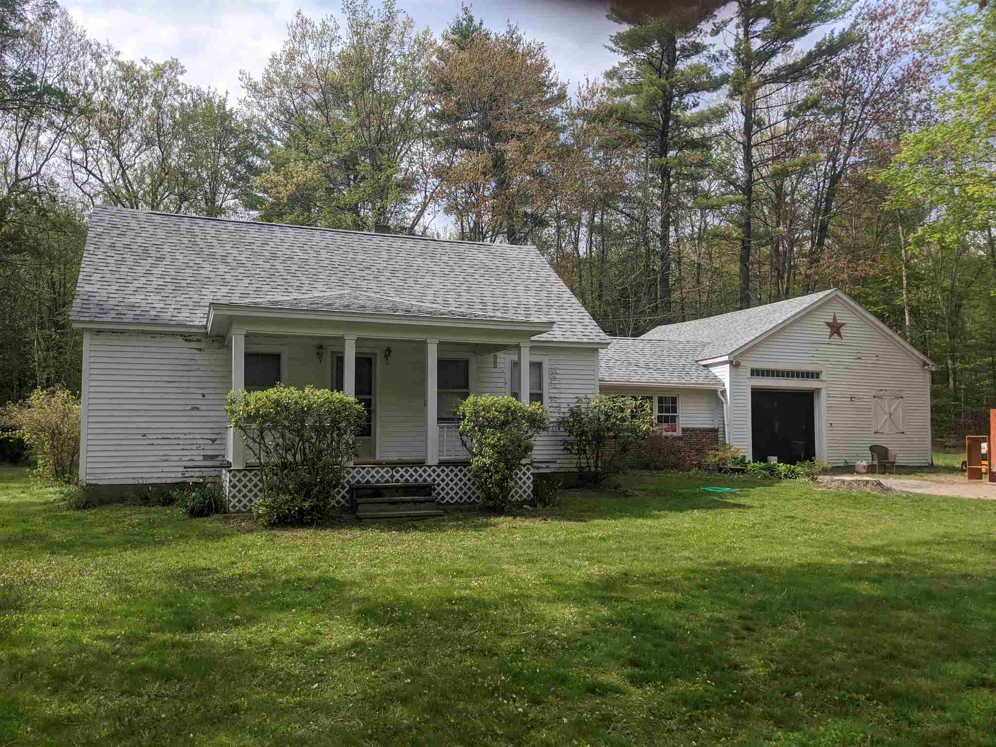 Property Photo:  593 Old Candia Road  NH 03034 