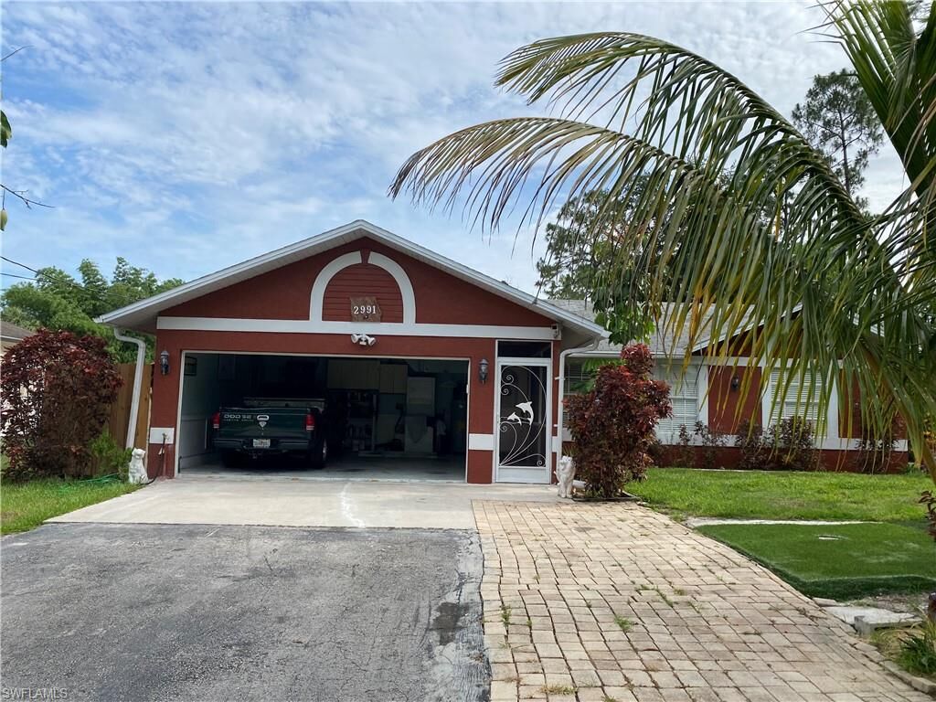 Property Photo: 2991 2nd Ave SE FL 34117