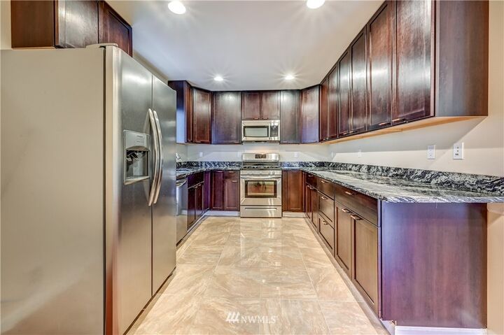 Property Photo:  5726  Roosevelt Way NE  WA 98105 