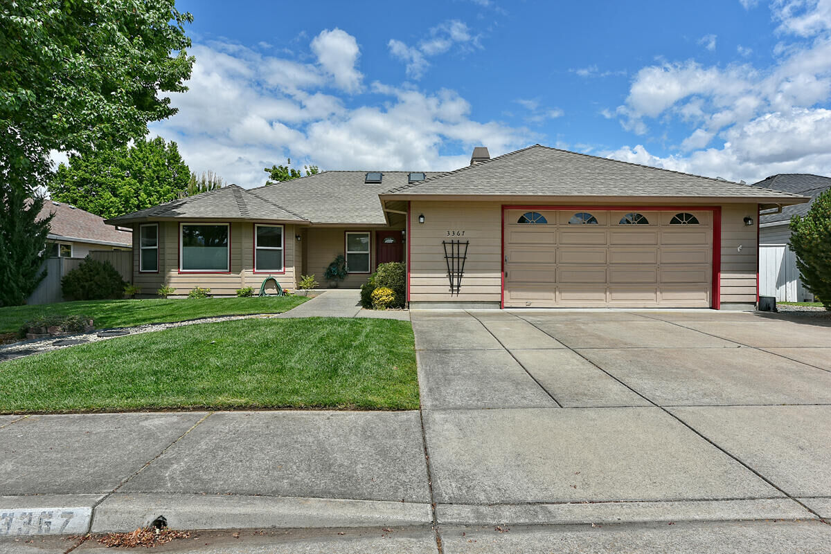 Property Photo:  3367 Alameda Street  OR 97504 