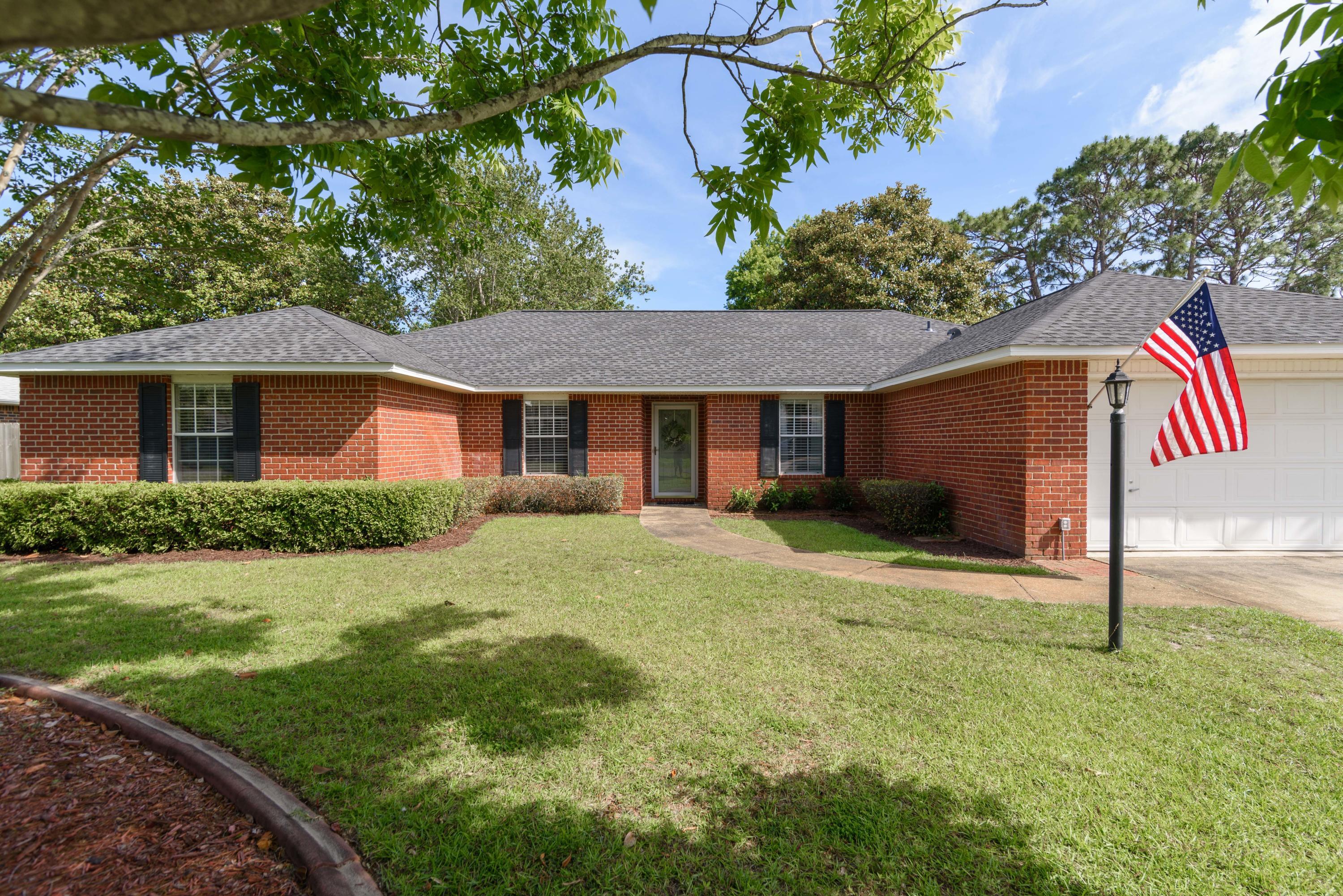 Property Photo: 4437 Southminster Circle FL 32578